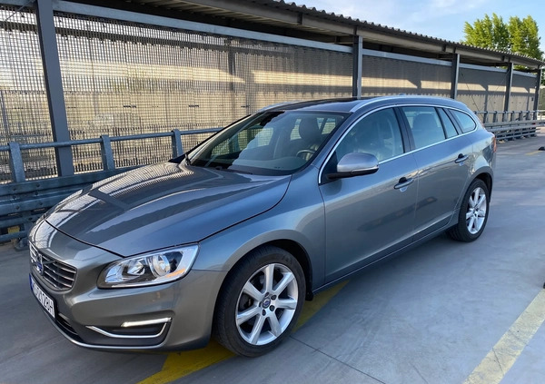 Volvo V60 cena 63800 przebieg: 110000, rok produkcji 2017 z Siedlce małe 667